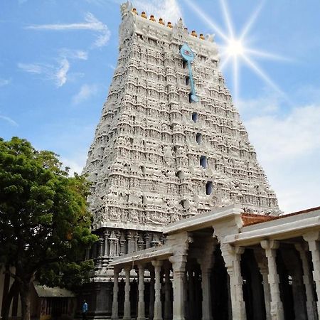Thiruchendur Stayz Vairavel Residency Tiruchchendūr Екстериор снимка