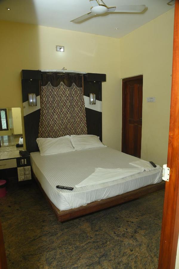Thiruchendur Stayz Vairavel Residency Tiruchchendūr Екстериор снимка