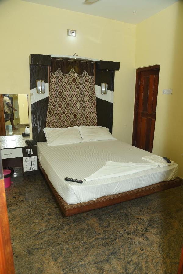 Thiruchendur Stayz Vairavel Residency Tiruchchendūr Екстериор снимка