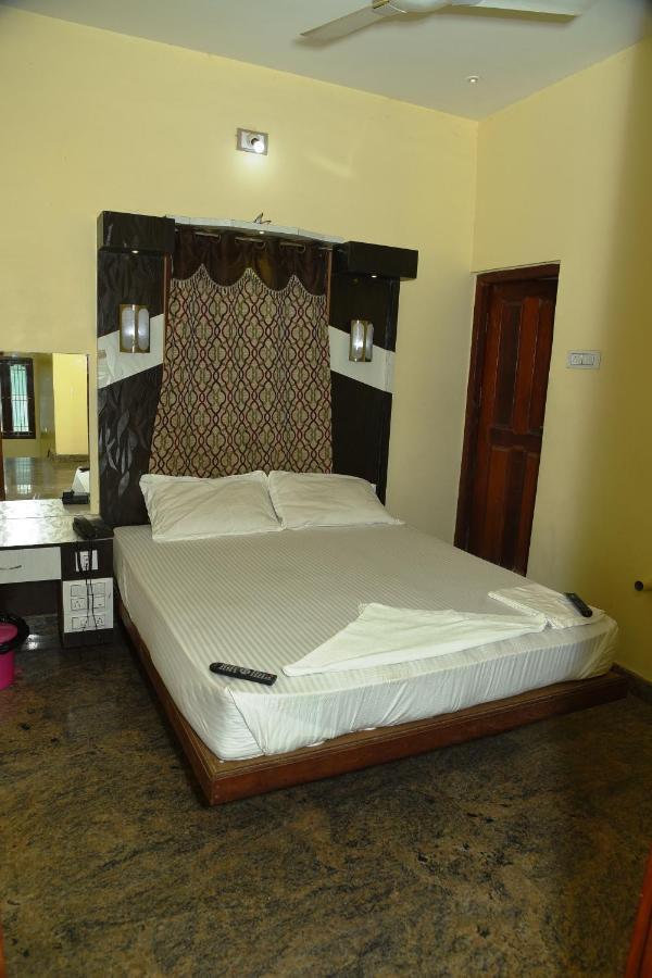 Thiruchendur Stayz Vairavel Residency Tiruchchendūr Екстериор снимка