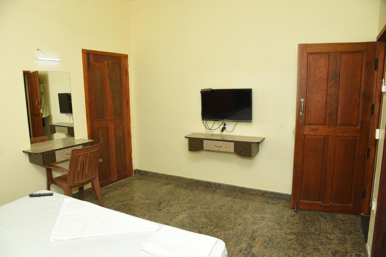 Thiruchendur Stayz Vairavel Residency Tiruchchendūr Екстериор снимка