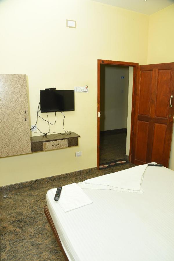 Thiruchendur Stayz Vairavel Residency Tiruchchendūr Екстериор снимка