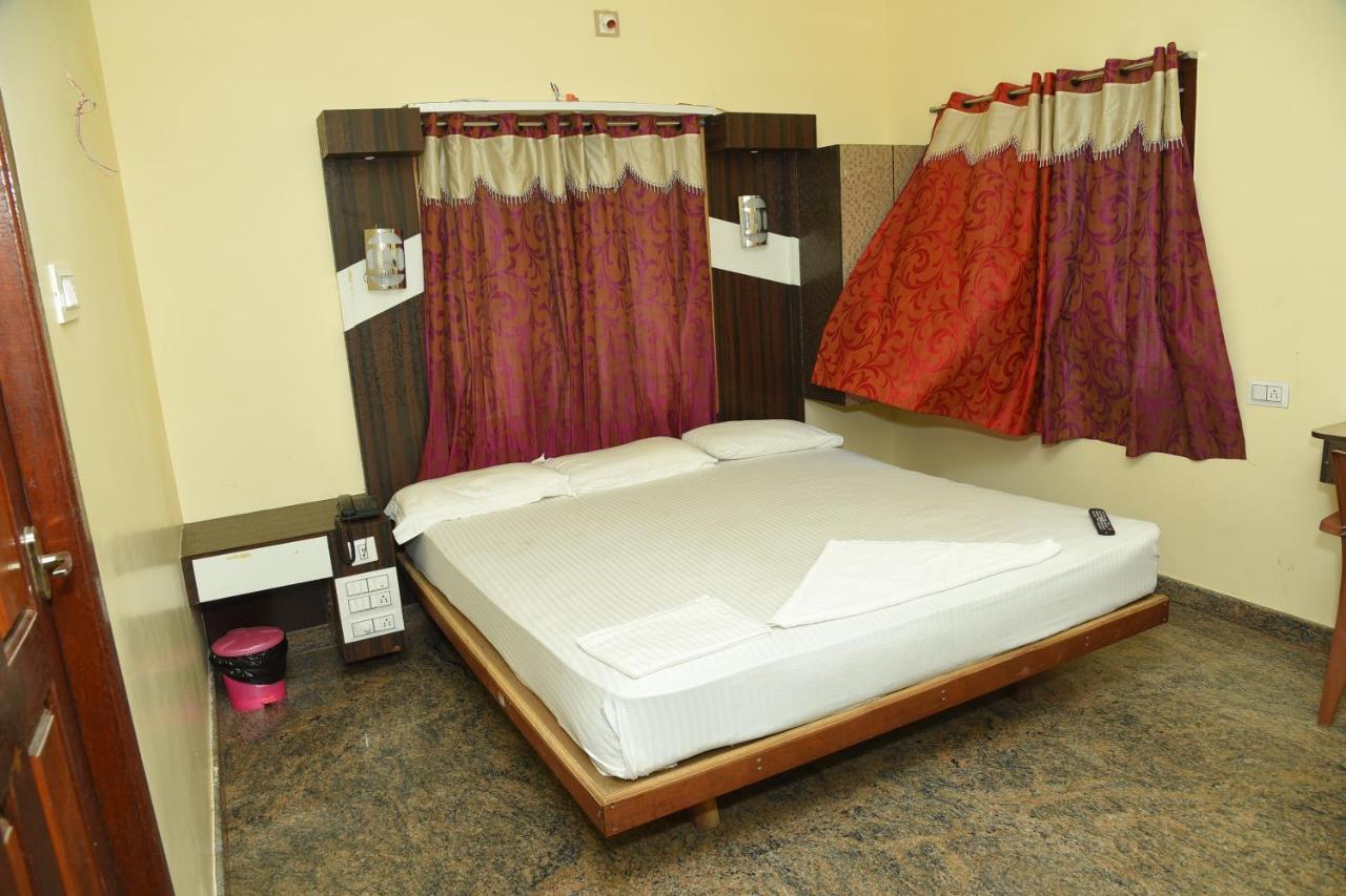 Thiruchendur Stayz Vairavel Residency Tiruchchendūr Екстериор снимка